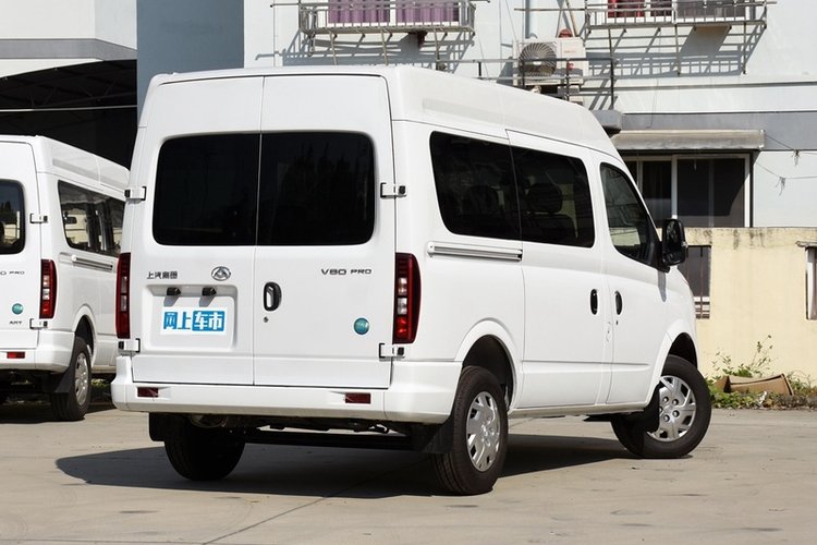 新途V80 Pro 2.0T手动长轴中顶7座 2024款 