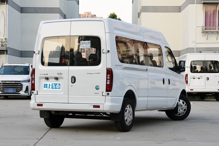 新途V80 傲运通PRO 2.0T AMT 长轴中顶  6789座 2024款 