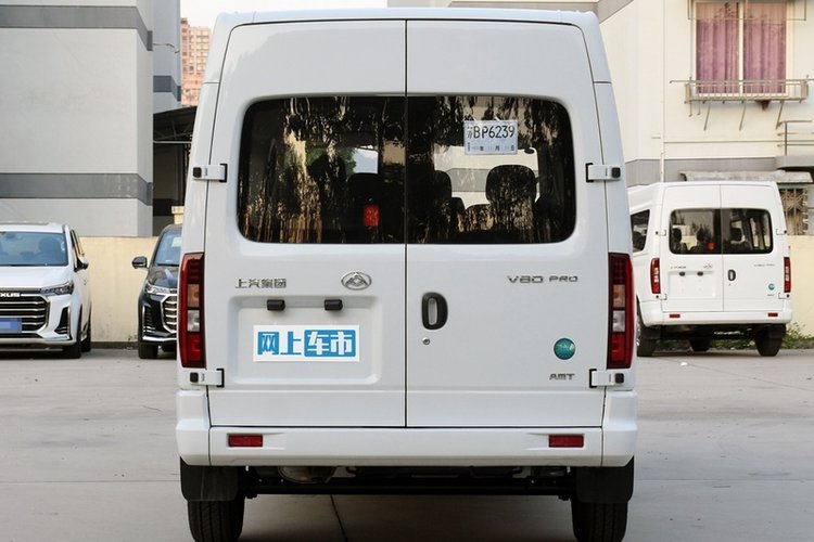 新途V80 傲运通PRO 2.0T AMT 长轴中顶  6789座 2024款 