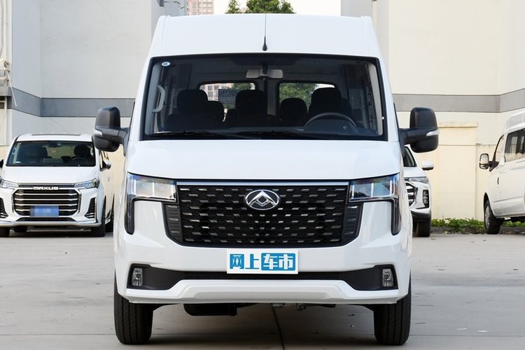 新途V80 傲运通PRO 2.0T AMT 长轴中顶  6789座 2024款 